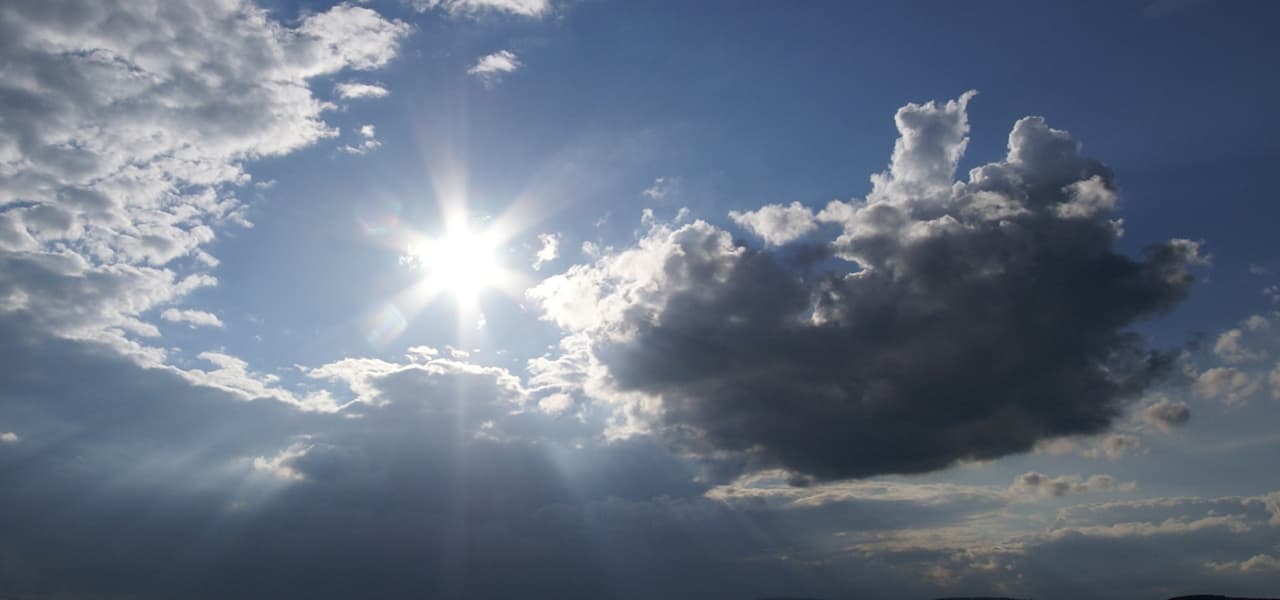 Sonne | Motiv ©Photo Passion - stock.adobe.com | © stock.adobe.com, Februar 2023 Himmel mit Wolken und Sonnenschein | Motiv ©Photo Passion - stock.adobe.com | © stock.adobe.com, Februar 2023